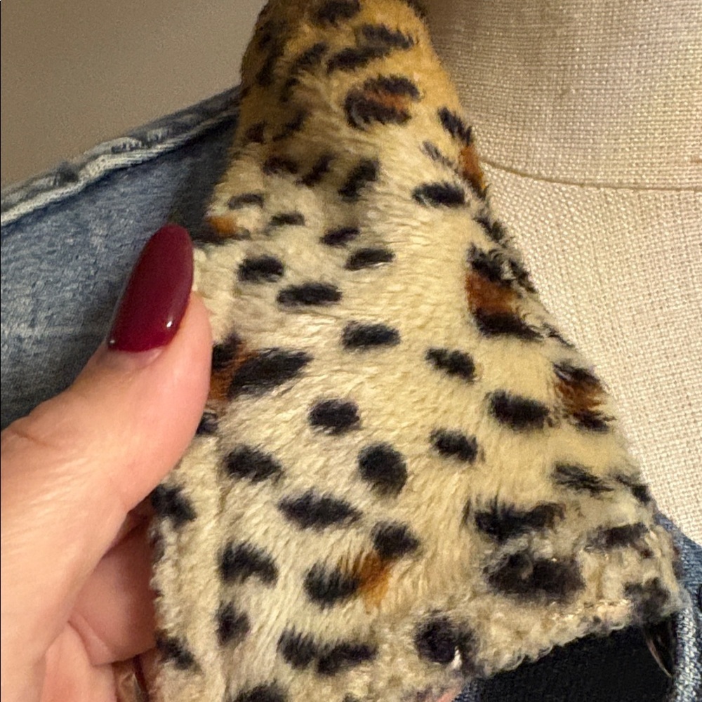 Guess women’s Rex Blue Denim Jacket Leopard faux fur Collar / back fur dice L - Picture 4 of 16